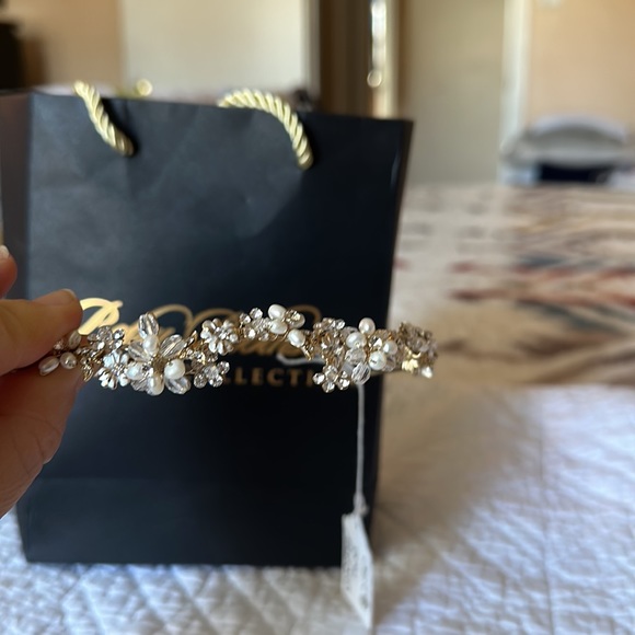 Bridal tiara - Picture 4 of 6